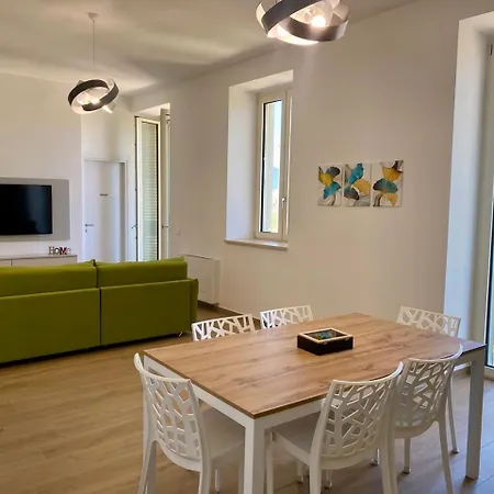 בית נופש Cilento Contemporary House Con Idromassaggio Jacuzzi *